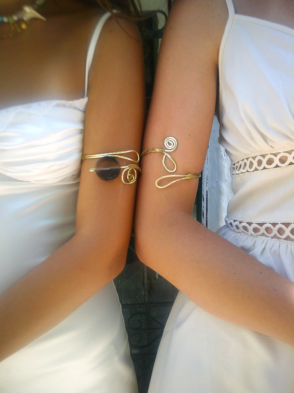 Arm bracelet