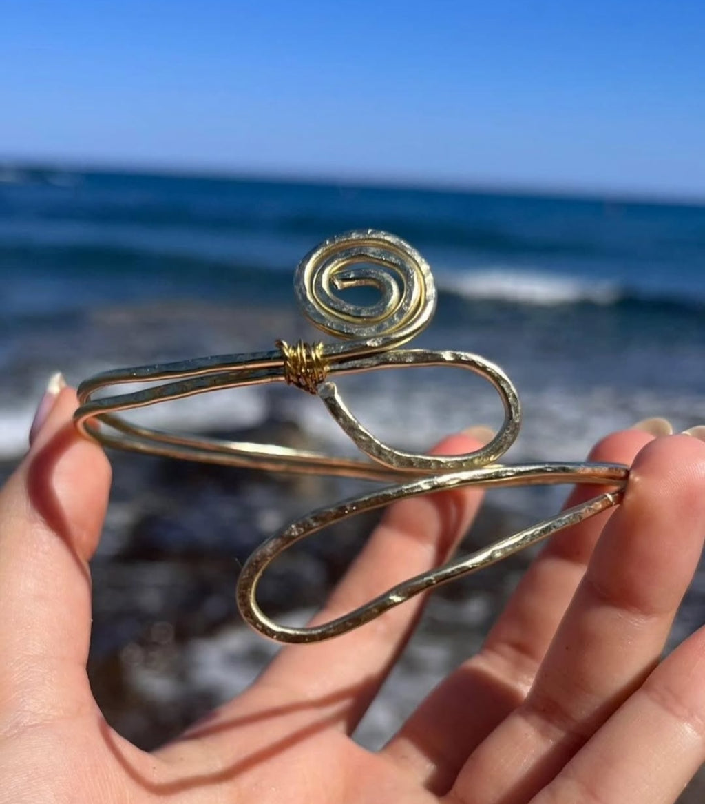 Arm bracelet